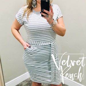 FINAL MARKDOWN! Summer White Gray Stripe Dress🔻